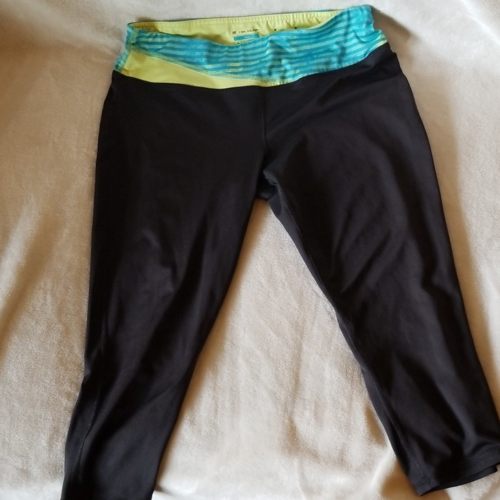 Fitted Capri yoga pants